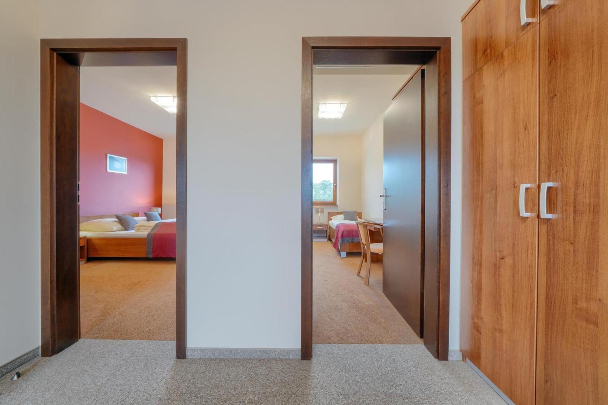 Hotel Aviator Kamien Slaski Kültér fotó